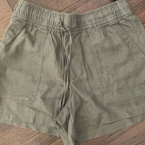 Gap women’s linen shorts army green size medium no tags